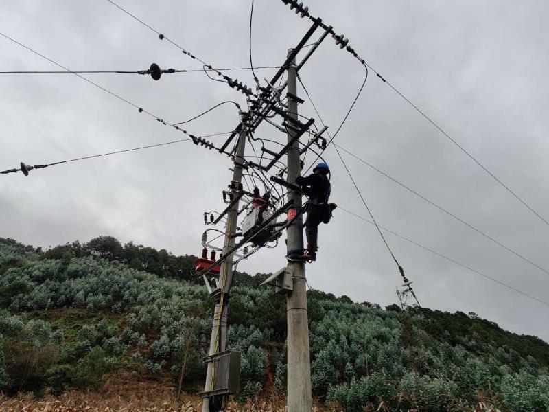 臨滄云縣供電局開(kāi)展線路維護(hù)消缺，大幅提升供電可靠性