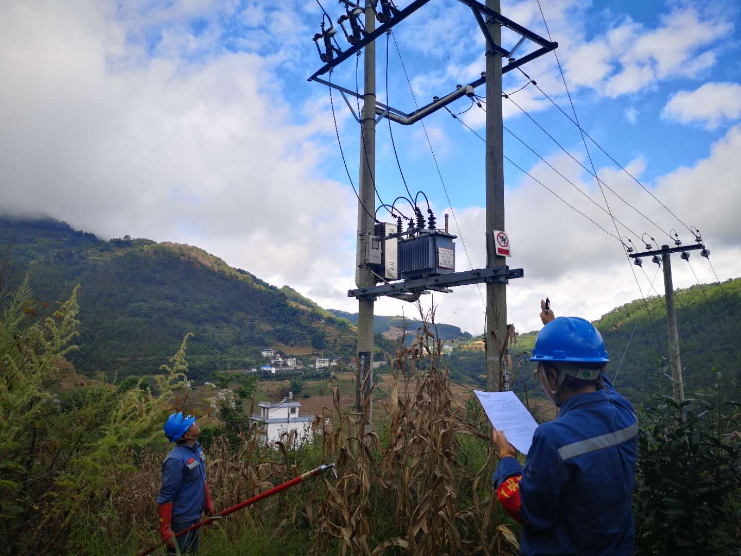 臨滄云縣供電局開(kāi)展線路維護(hù)改造，全面提升供電可靠性