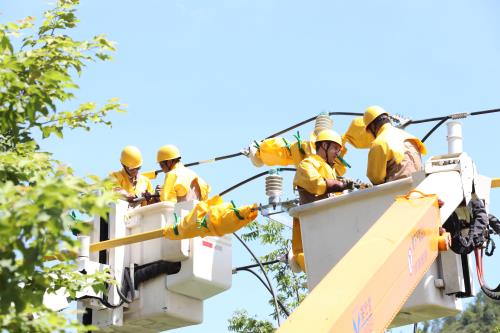 國(guó)網(wǎng)壽寧縣供電公司“雙車共舞”聯(lián)合帶電作業(yè)保障客戶用電