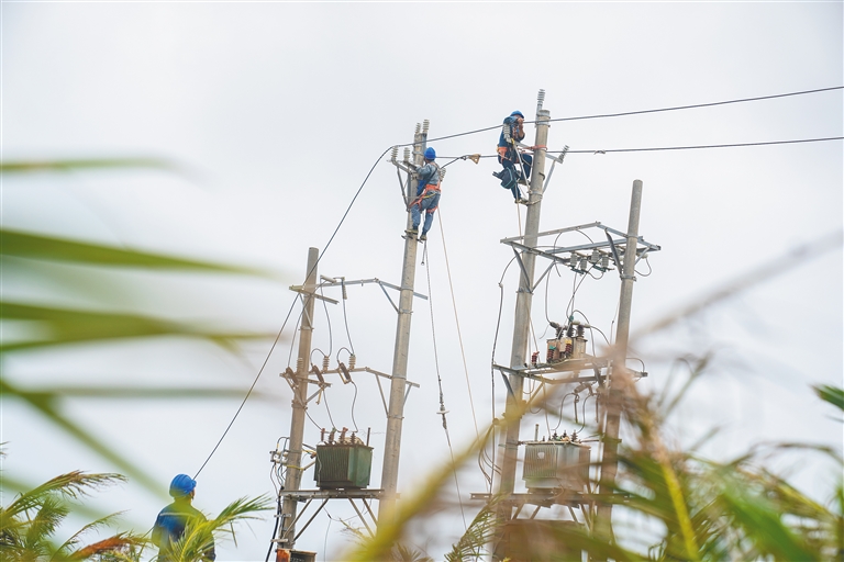 保亭、三亞等多個市縣供電隊伍全力支援文昌搶修復電