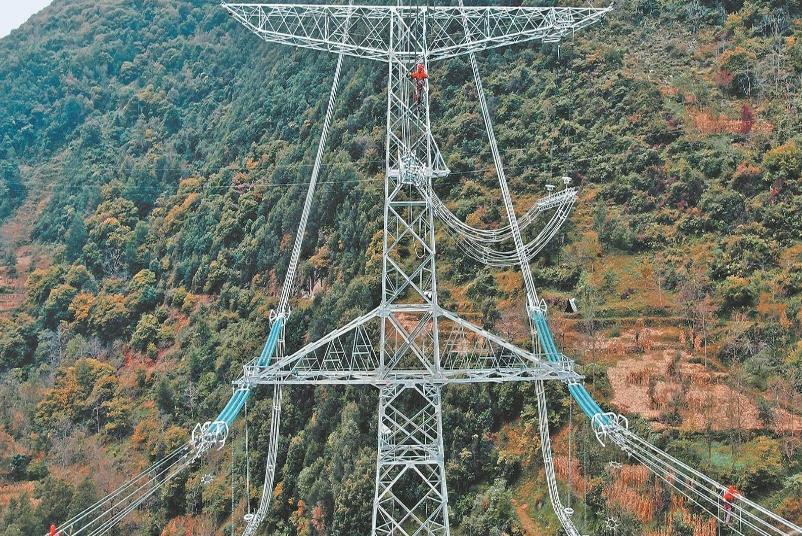 1000千伏川渝特高壓交流線路工程(7標段)全線貫通