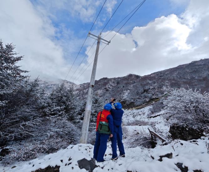 國(guó)網(wǎng)馬爾康供電公司初雪特巡鞏固防山火工作 提升冬季用電可靠性