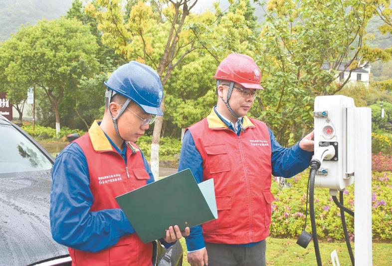 陳鳴：“空心村”變“開(kāi)心村”，供電服務(wù)總相伴