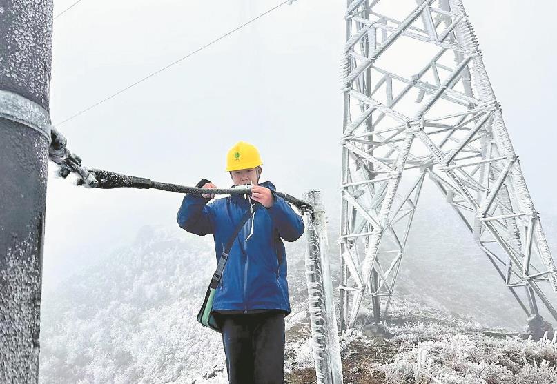 國(guó)網(wǎng)湖南電力完成今冬首次輸電線(xiàn)路直流融冰工作