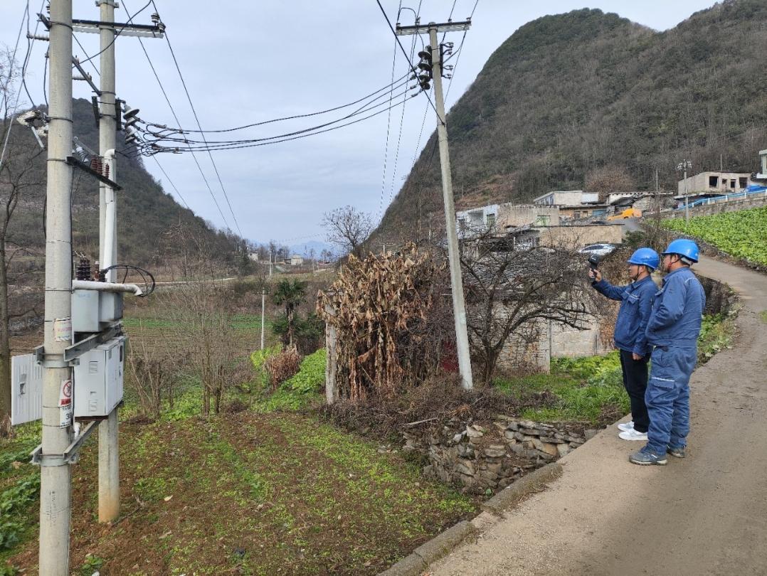 貴州清鎮(zhèn)供電局春節(jié)保供電 “滿格電力”進(jìn)萬(wàn)家