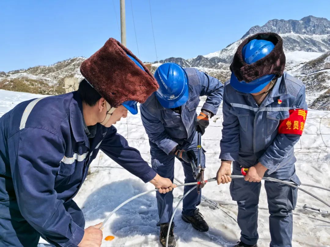 云南昭通永善供電局“迎寒而上” 全力守護(hù)萬(wàn)家燈火